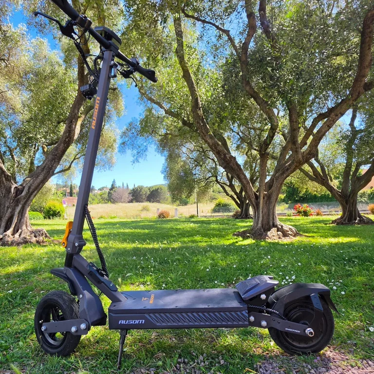 Ausom Gosoul 2 Electric Scooter — manufacturer photograph; Manufacturer SKU 1297008